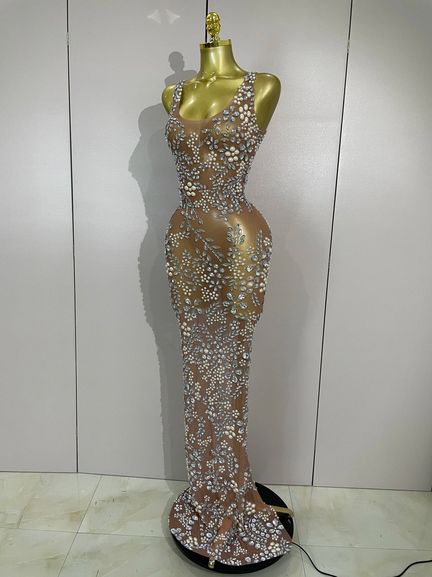 ✨ Luxury Diamond Illusion Sparkle Mesh Evening Gown – Silver Edition