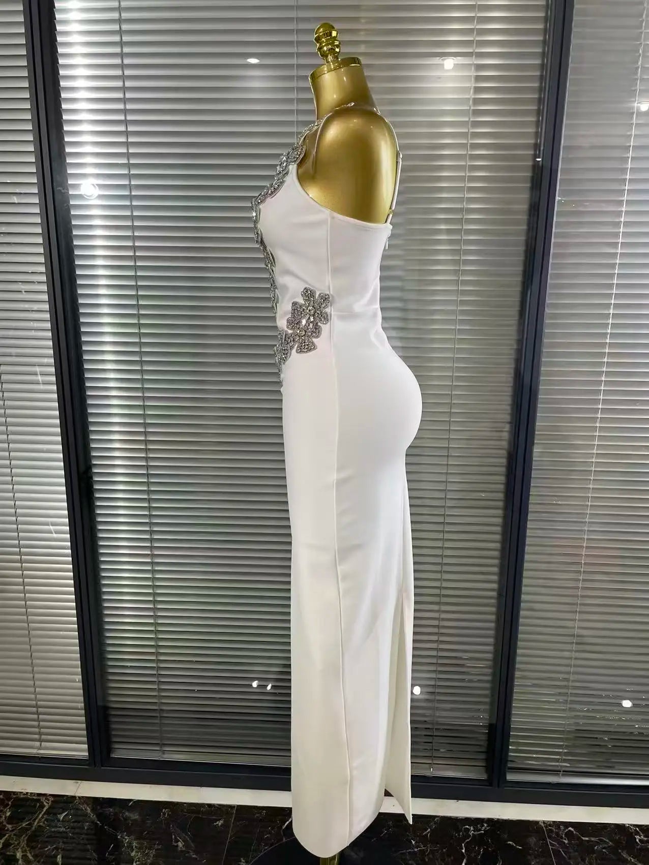 ✨Luxury White Diamond Floral Elegance Gown – Off-Shoulder Luxury Evening Dress