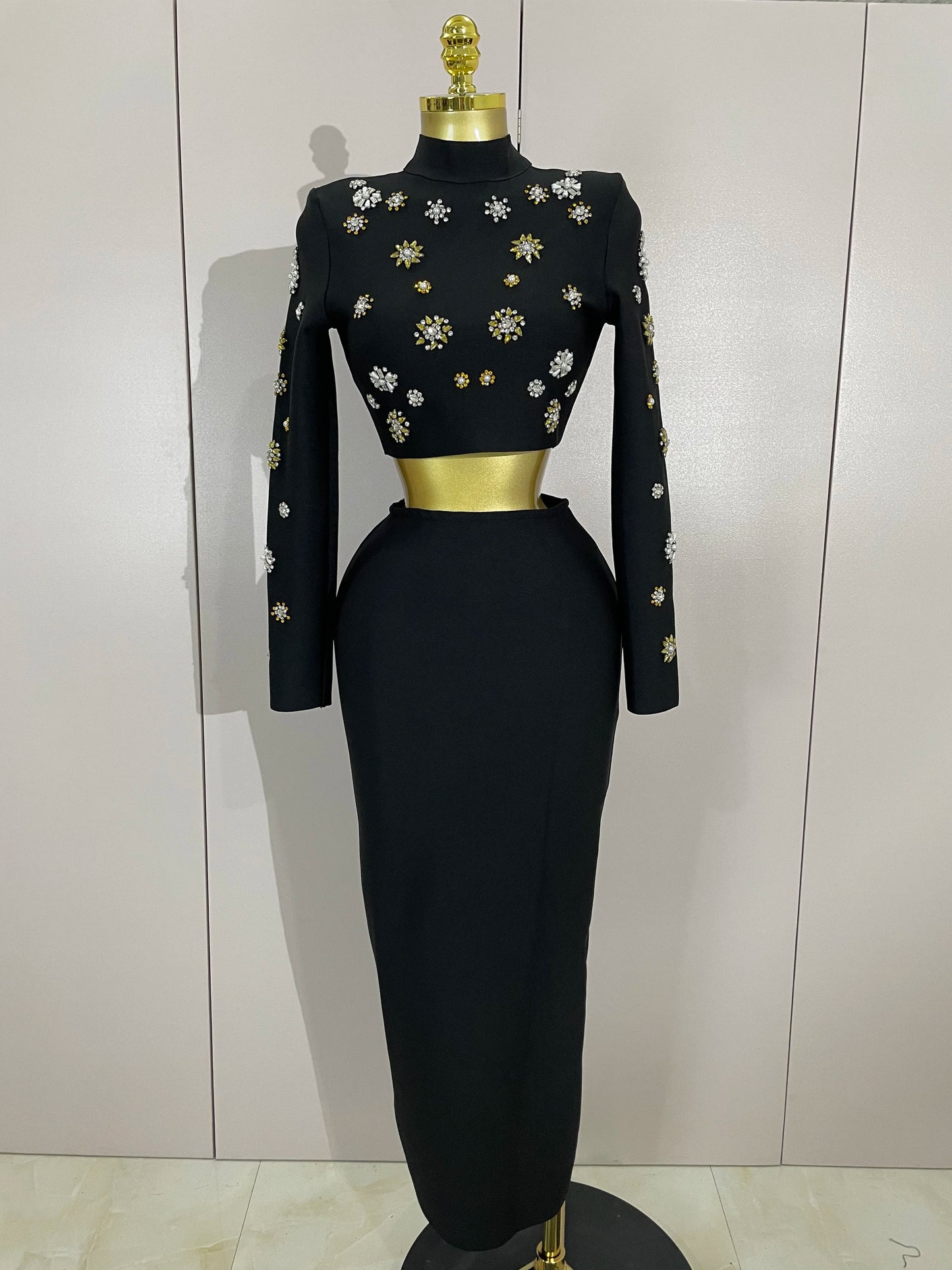 ✨ Luxury Pearl & Diamond Two-Piece Elegance Set – Long Sleeve Crop Top + High Waist Skirt