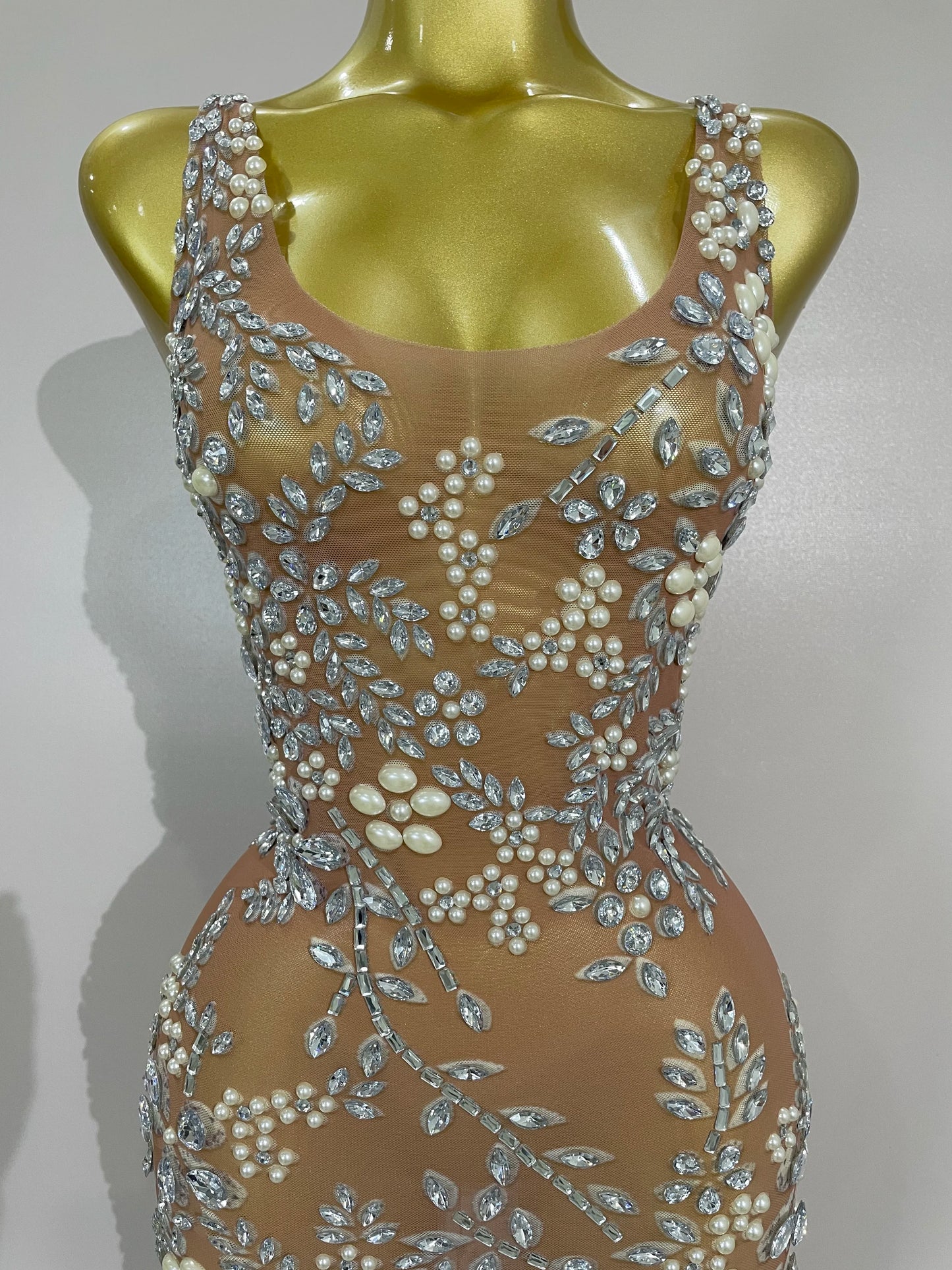 ✨ Luxury Diamond Illusion Sparkle Mesh Evening Gown – Silver Edition