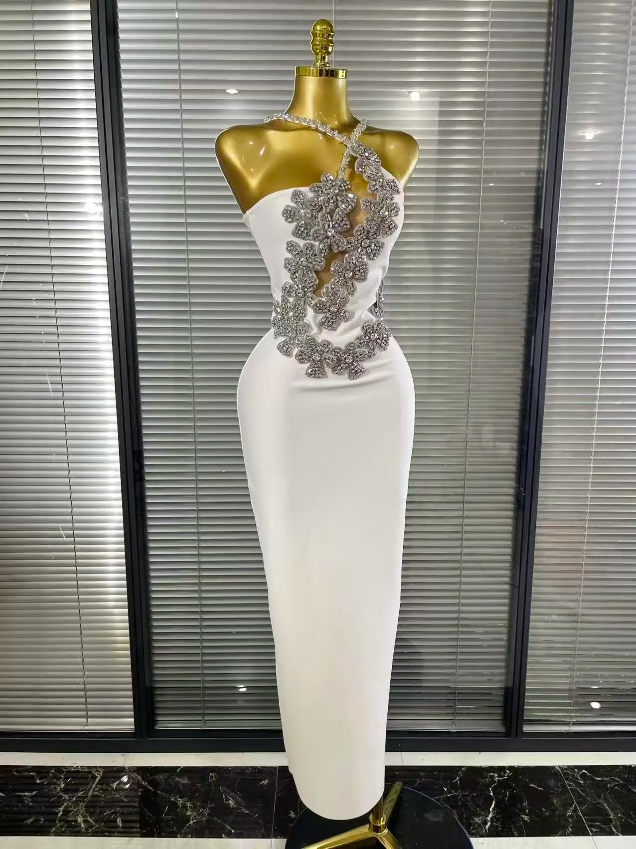 ✨Luxury White Diamond Floral Elegance Gown – Off-Shoulder Luxury Evening Dress