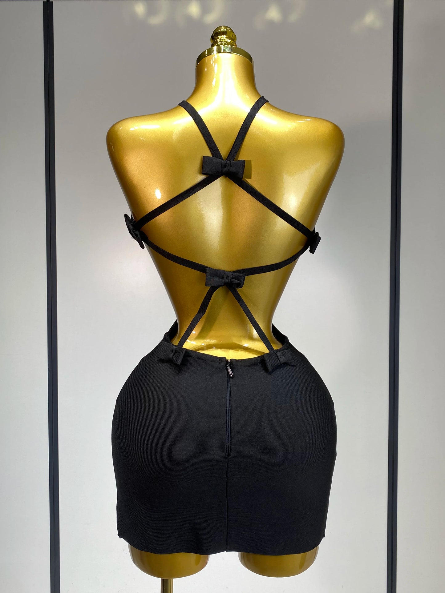 Women’s Backless Cut-Out Mini Bodycon Dress – Elegant Fit