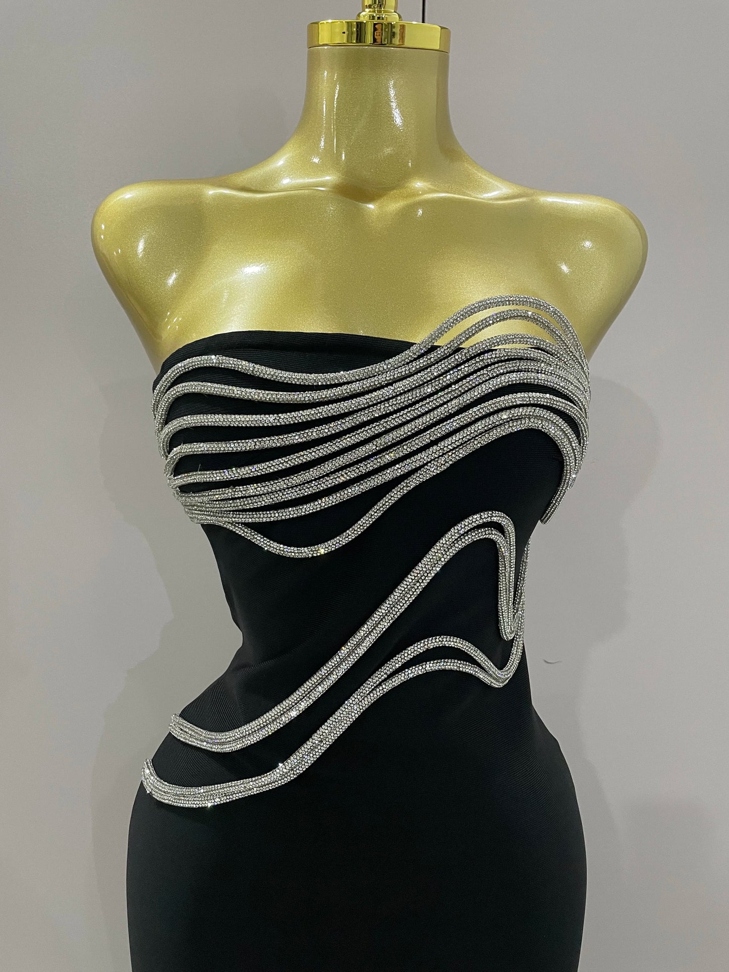 ✨ Luxury Noir Impériale – Vestido Strapless