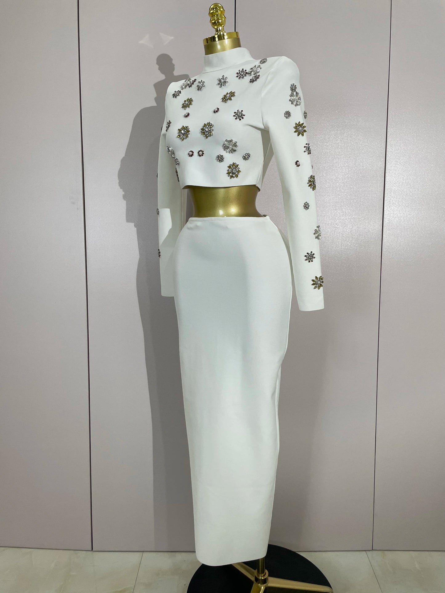 ✨ Luxury Pearl & Diamond Two-Piece Elegance Set – Long Sleeve Crop Top + High Waist Skirt