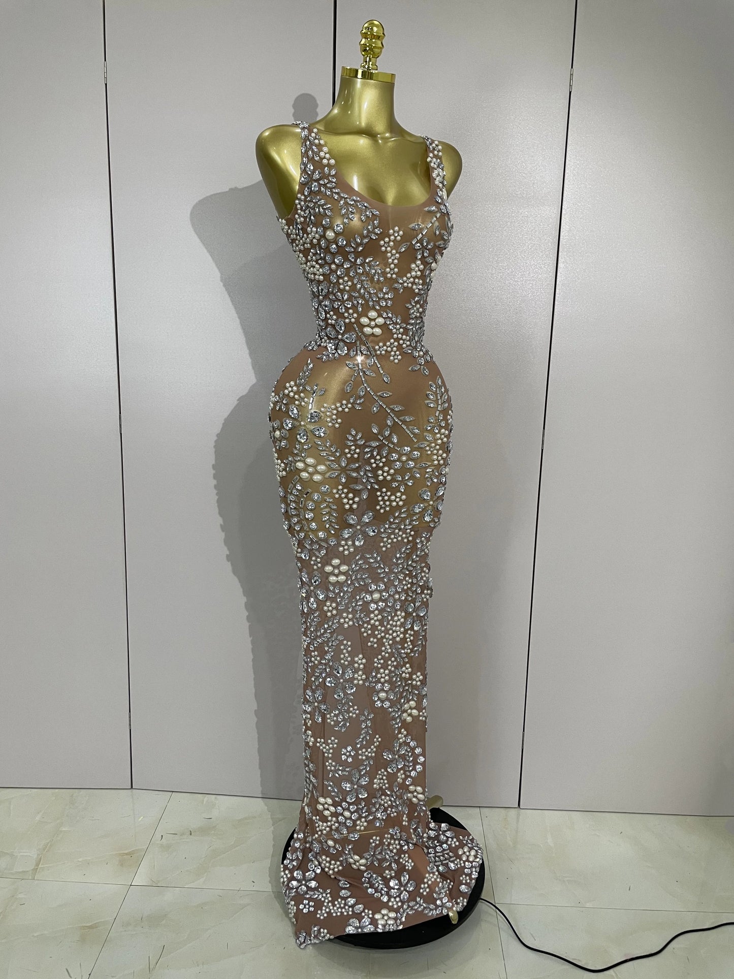 ✨ Luxury Diamond Illusion Sparkle Mesh Evening Gown – Silver Edition