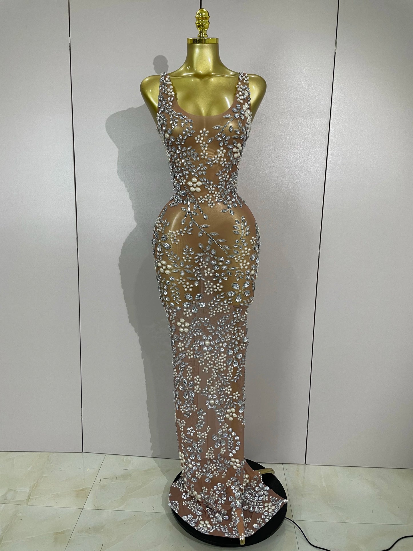 ✨ Luxury Diamond Illusion Sparkle Mesh Evening Gown – Silver Edition