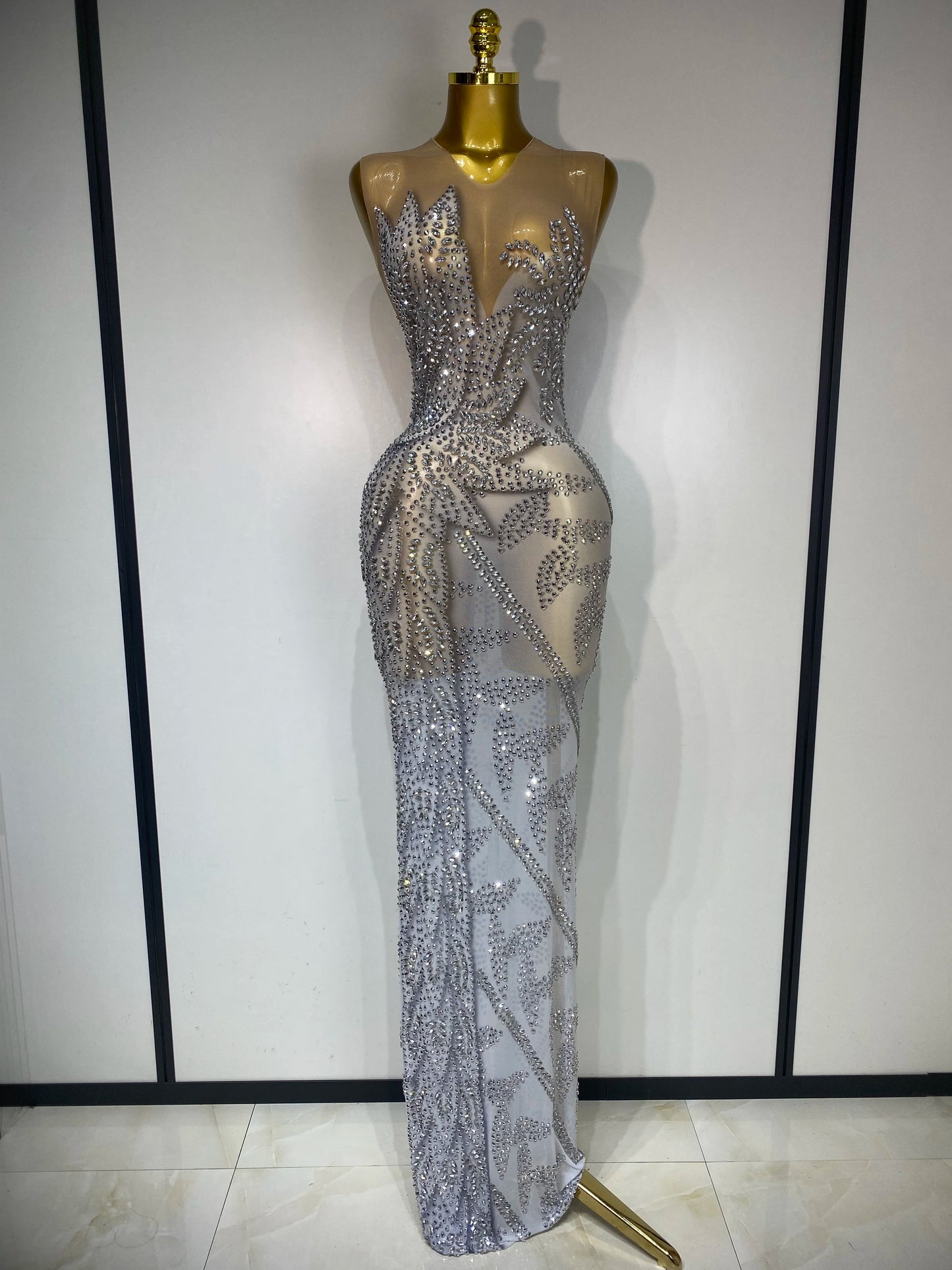 ✨ Luxury Silver Rhinestone Mesh Long Dress – Sleeveless Elegant Evening Gown