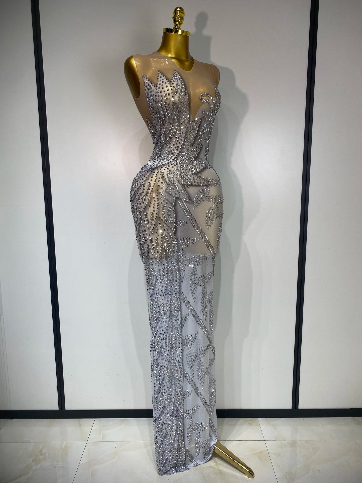 ✨ Luxury Silver Rhinestone Mesh Long Dress – Sleeveless Elegant Evening Gown