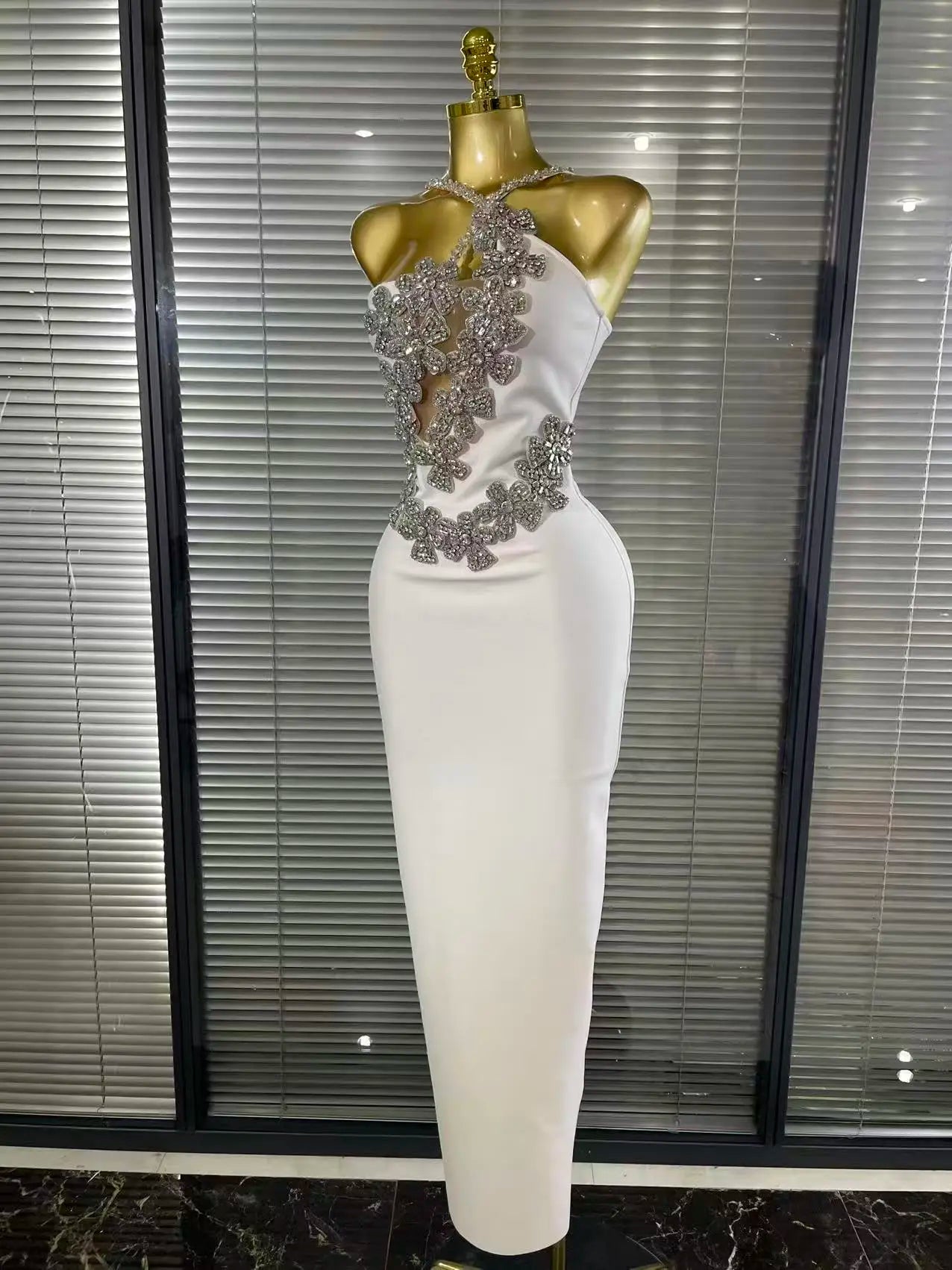 ✨Luxury White Diamond Floral Elegance Gown – Off-Shoulder Luxury Evening Dress