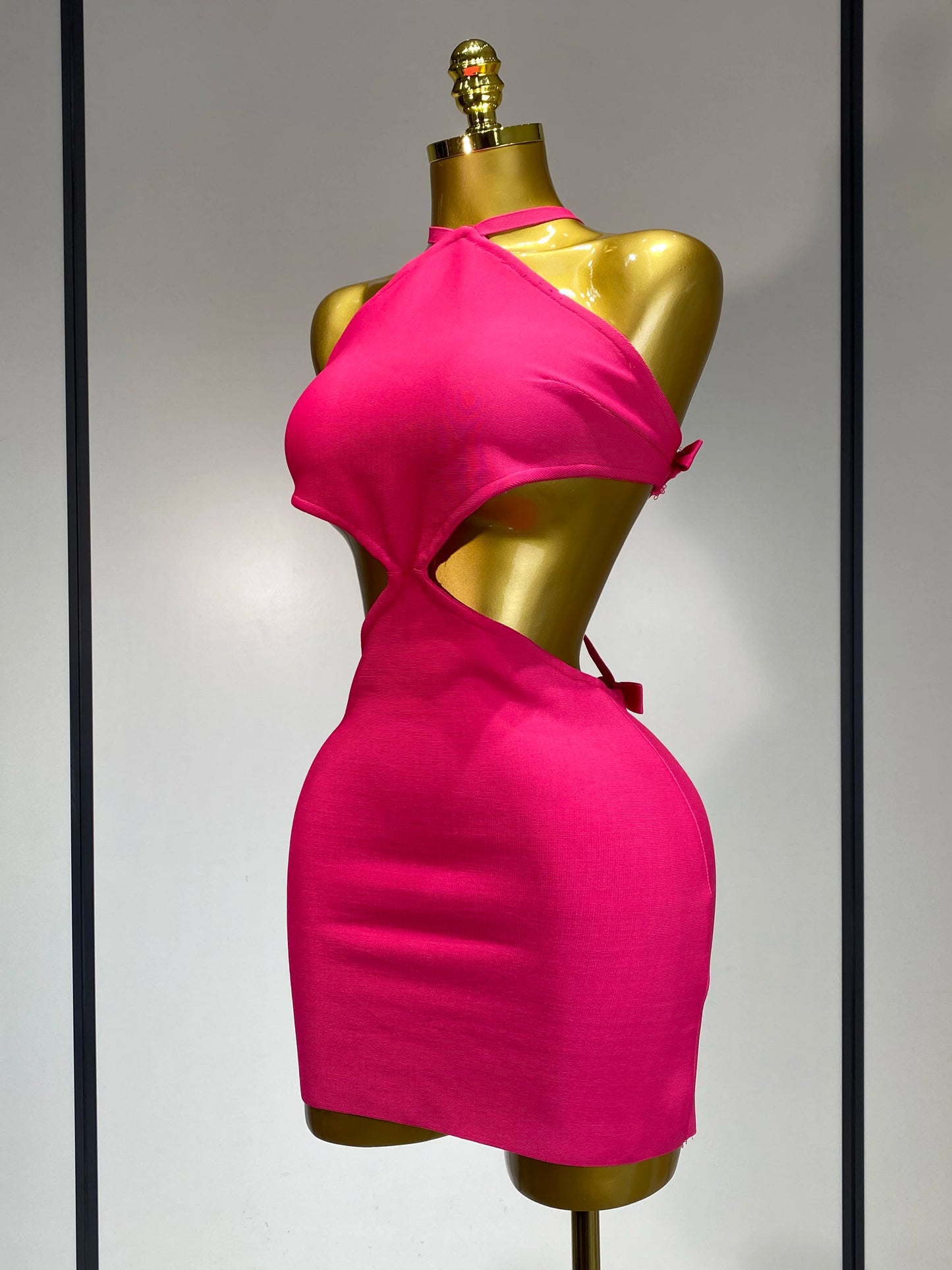 Women’s Backless Cut-Out Mini Bodycon Dress – Elegant Fit