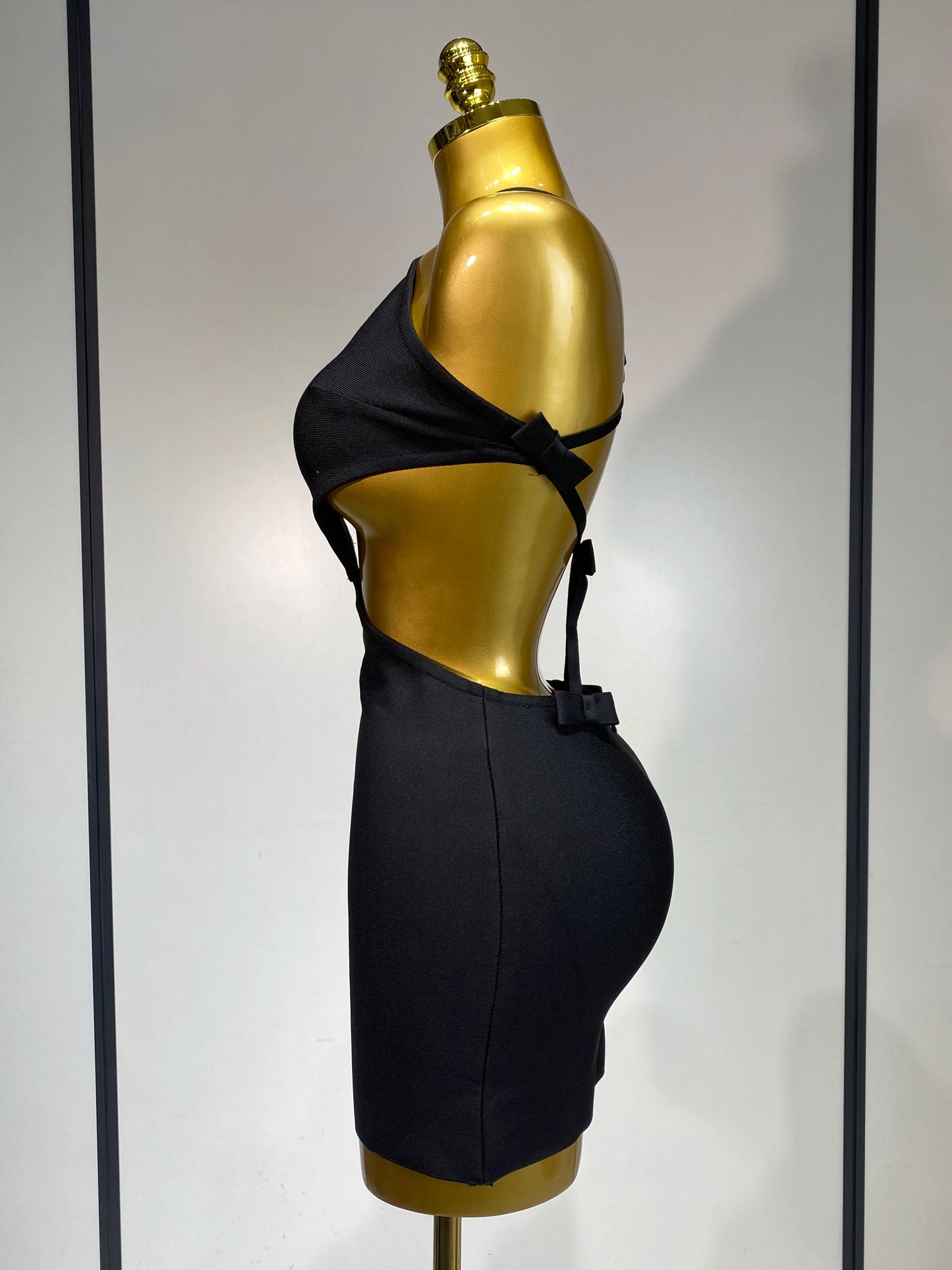 Women’s Backless Cut-Out Mini Bodycon Dress – Elegant Fit