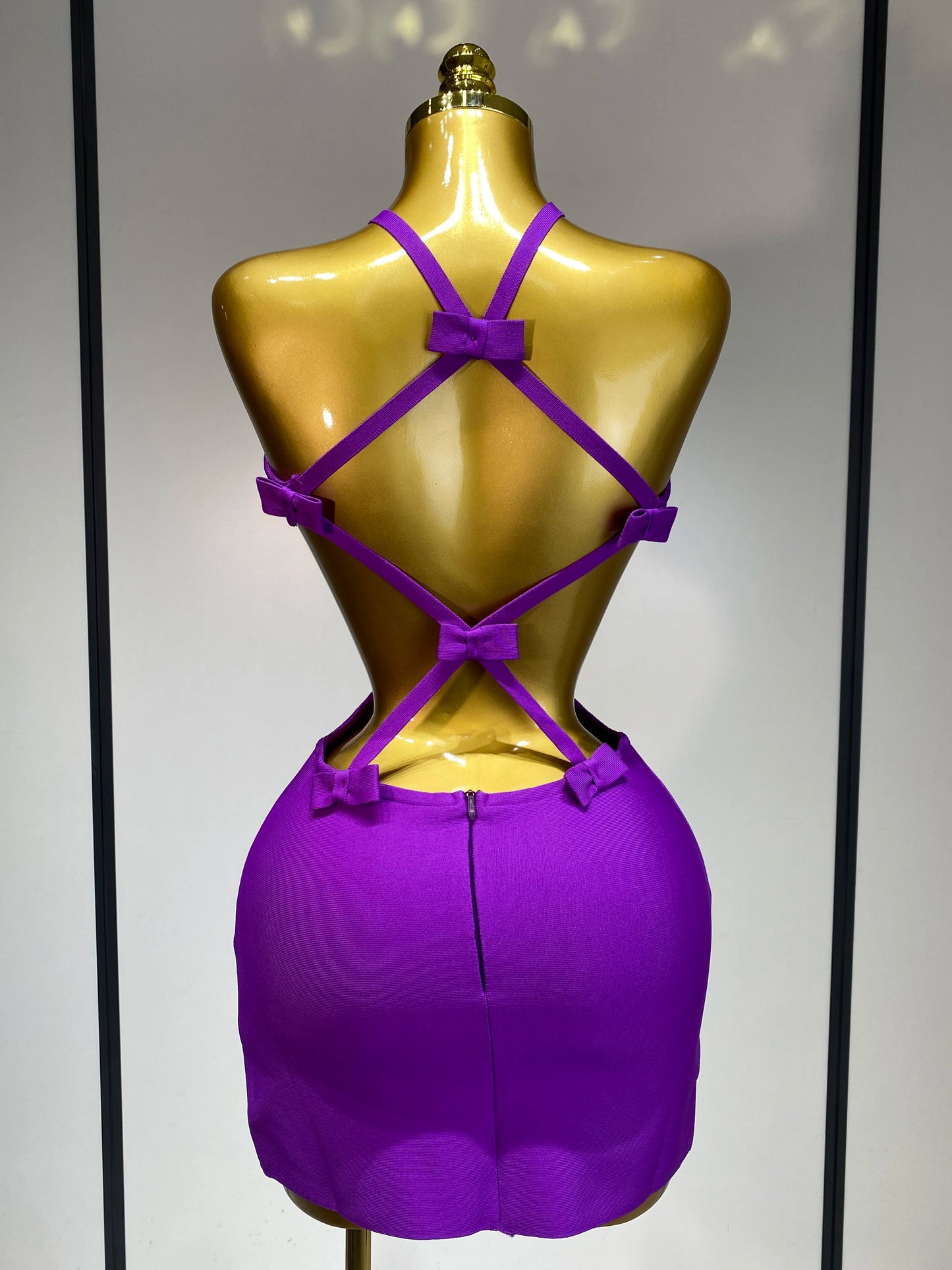 Women’s Backless Cut-Out Mini Bodycon Dress – Elegant Fit