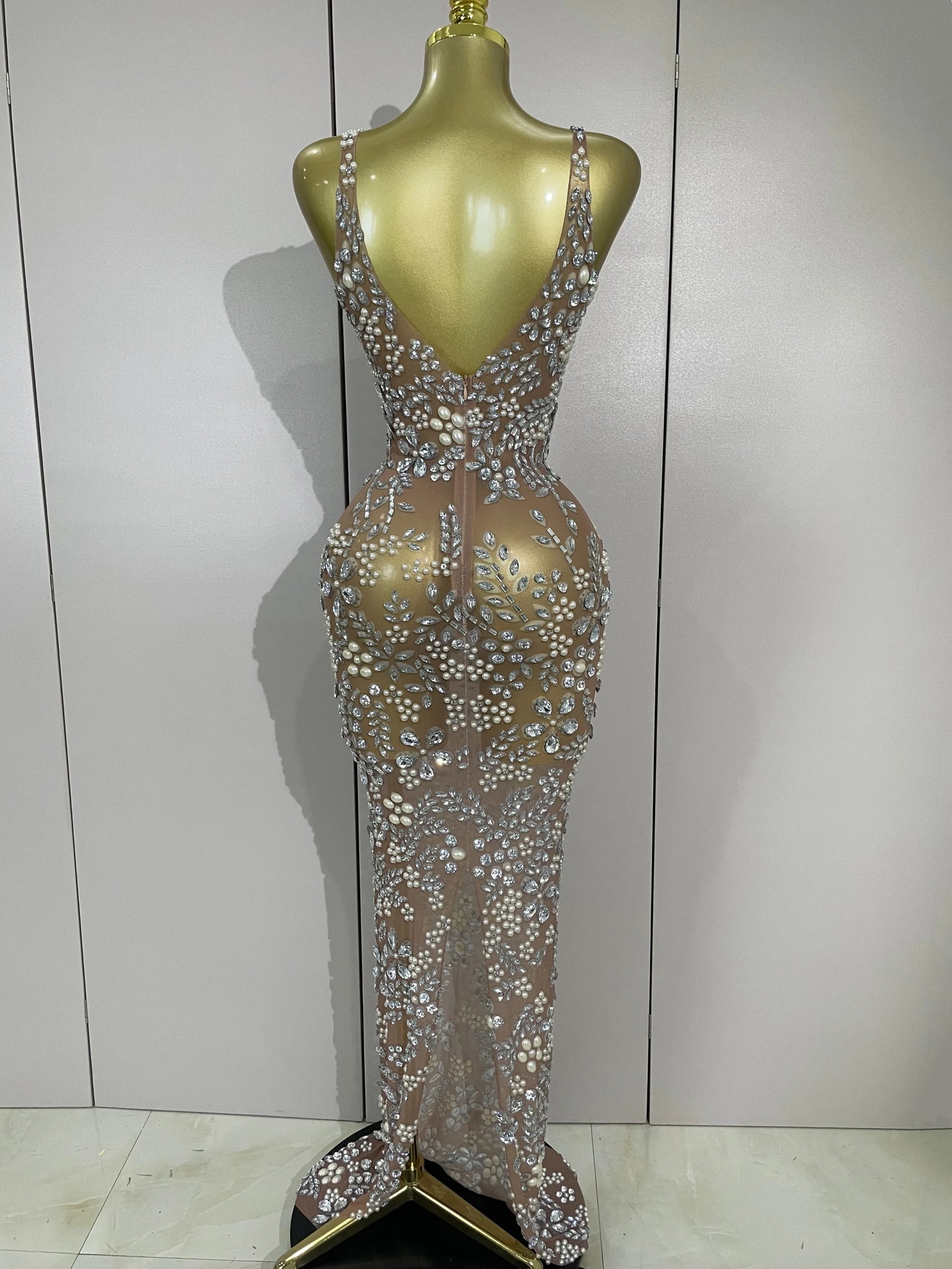 ✨ Luxury Diamond Illusion Sparkle Mesh Evening Gown – Silver Edition