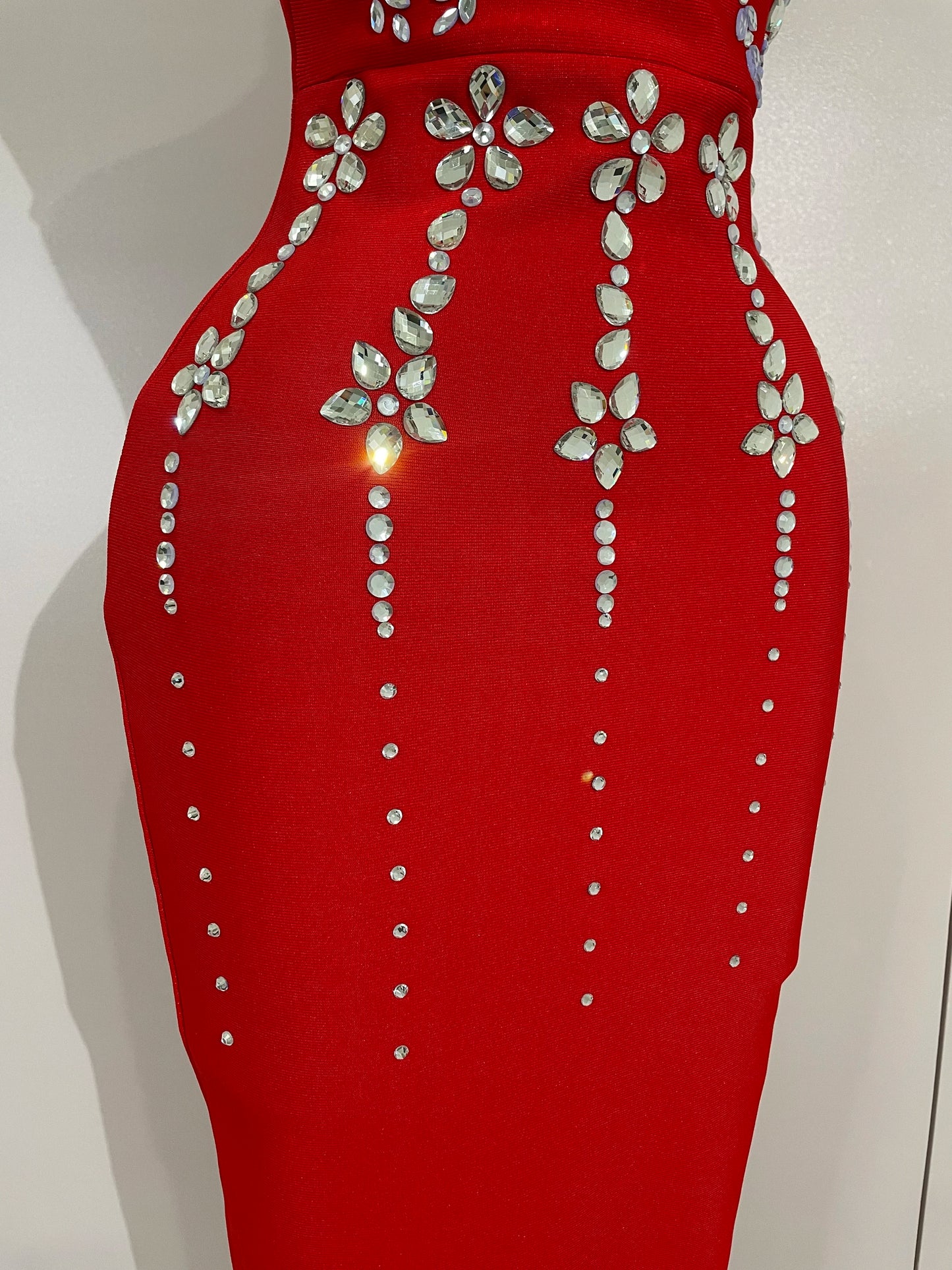 ✨ Luxury Red Diamond Strapless – Sparkly Bodycon Evening Dress