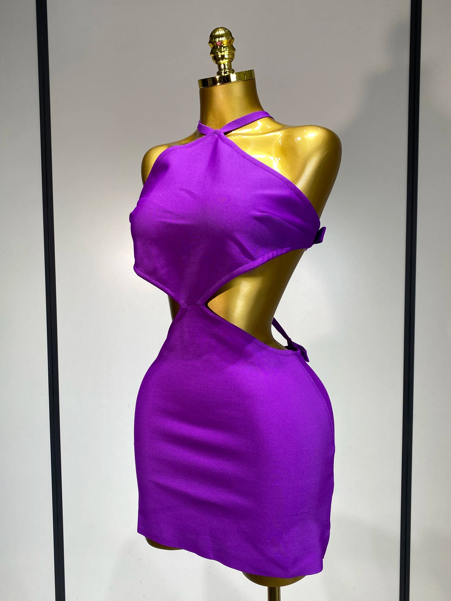 Women’s Backless Cut-Out Mini Bodycon Dress – Elegant Fit