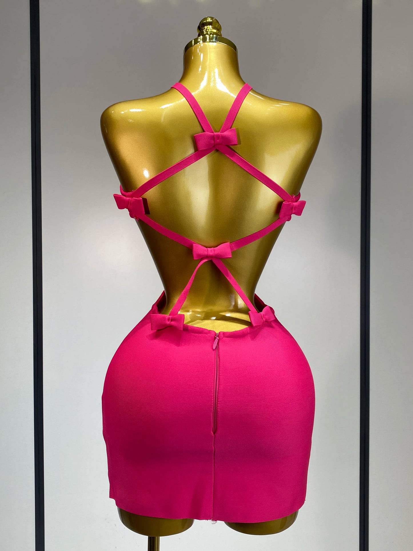 Women’s Backless Cut-Out Mini Bodycon Dress – Elegant Fit