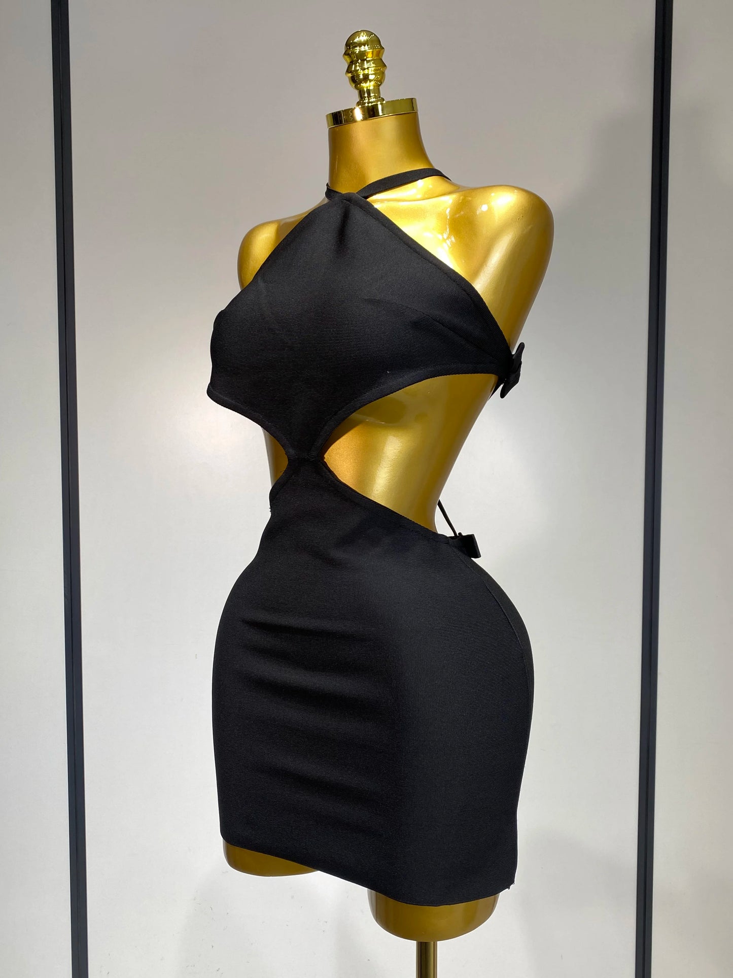Women’s Backless Cut-Out Mini Bodycon Dress – Elegant Fit