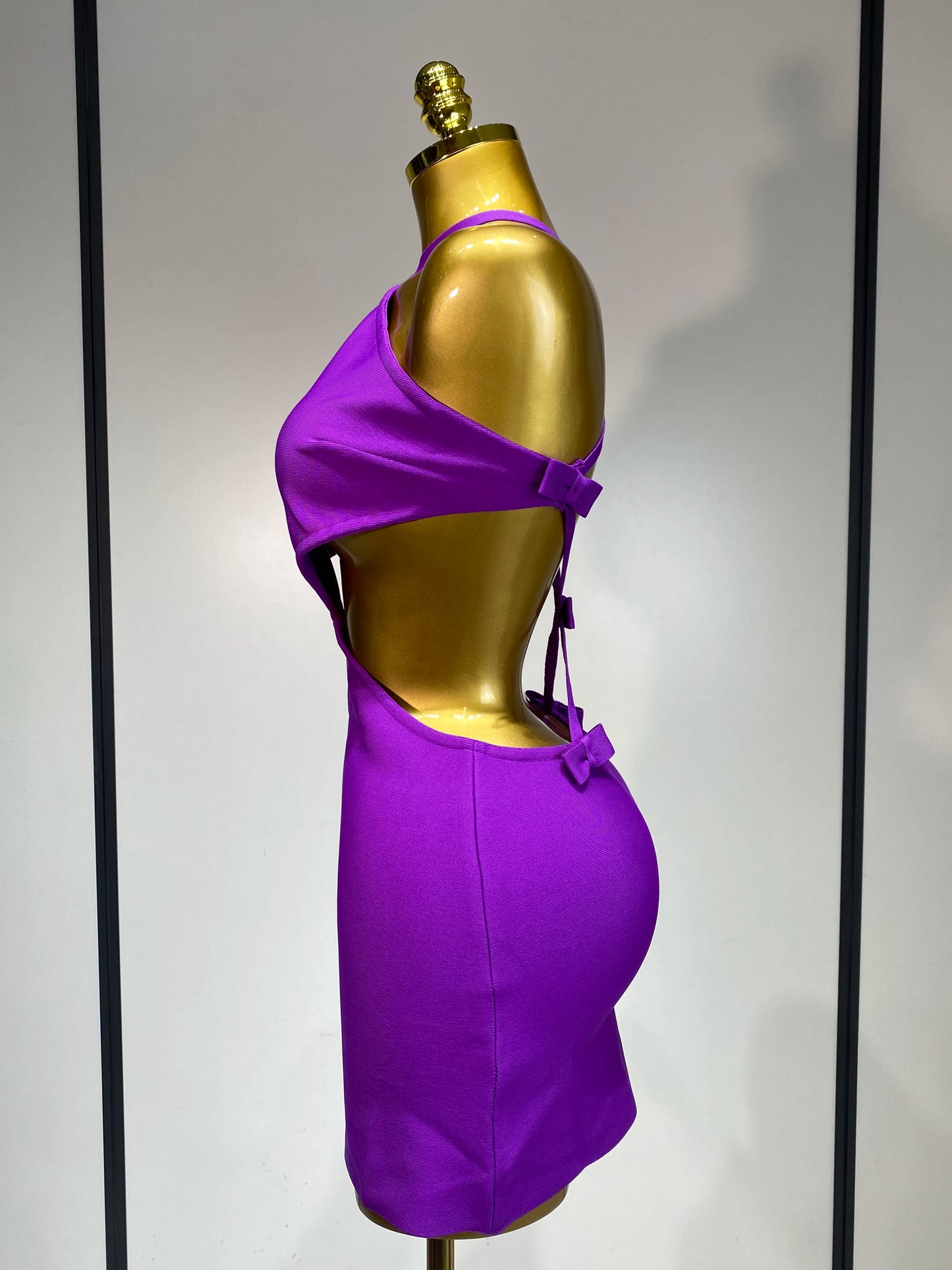Women’s Backless Cut-Out Mini Bodycon Dress – Elegant Fit