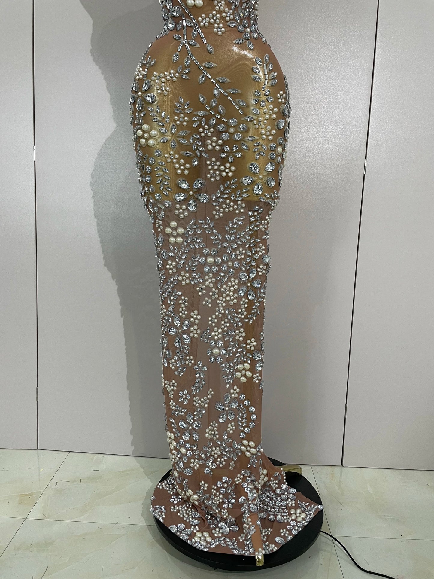 ✨ Luxury Diamond Illusion Sparkle Mesh Evening Gown – Silver Edition