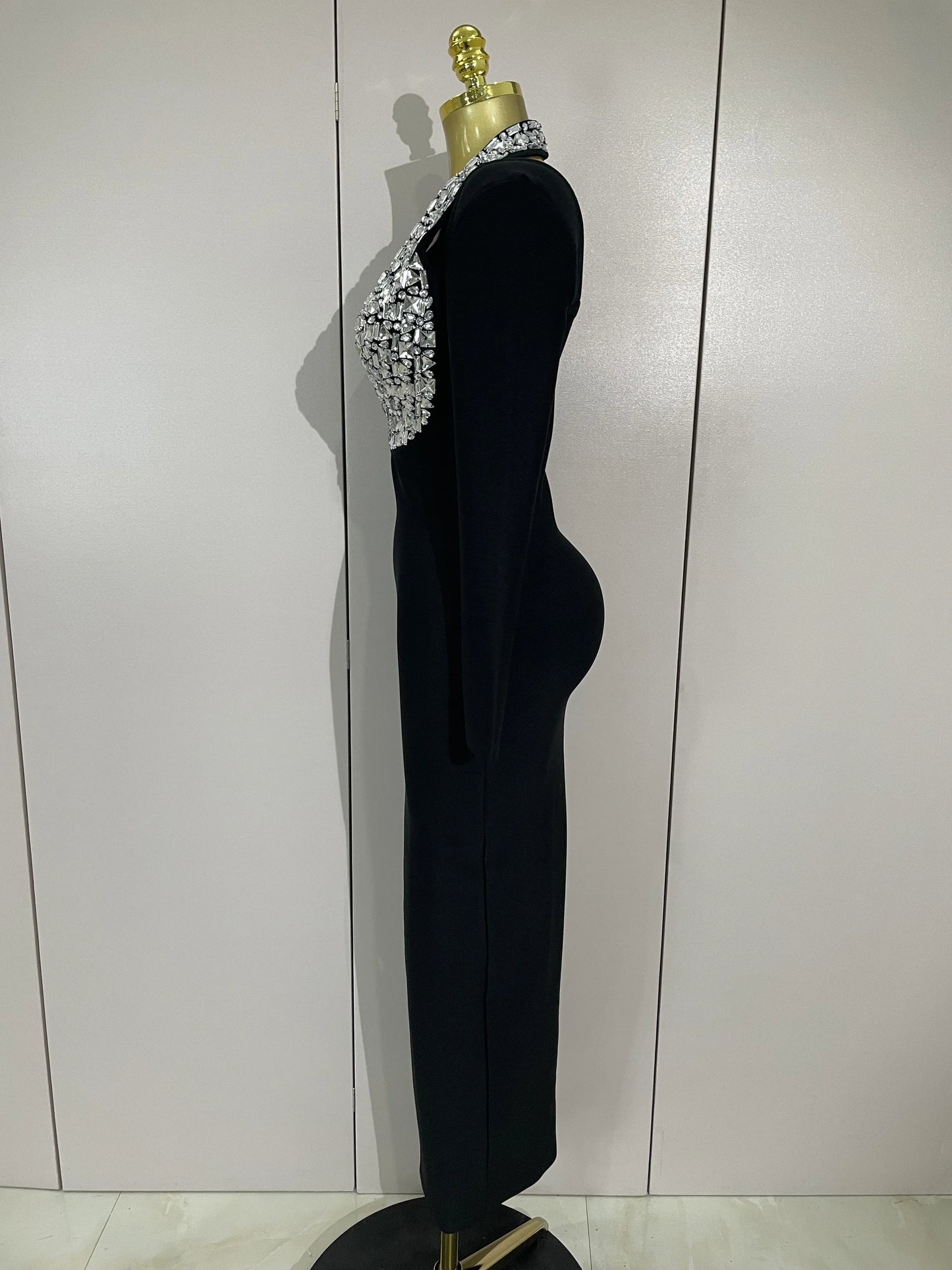 ✨ Luxury Long Sleeve Halter Neck Bodycon Evening Dress with Crystal Details