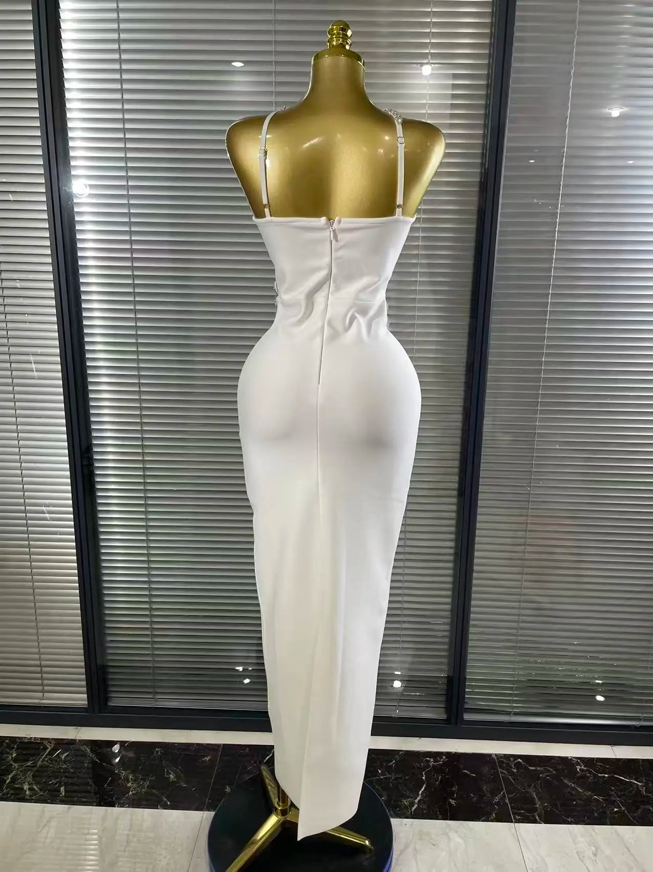 ✨Luxury White Diamond Floral Elegance Gown – Off-Shoulder Luxury Evening Dress